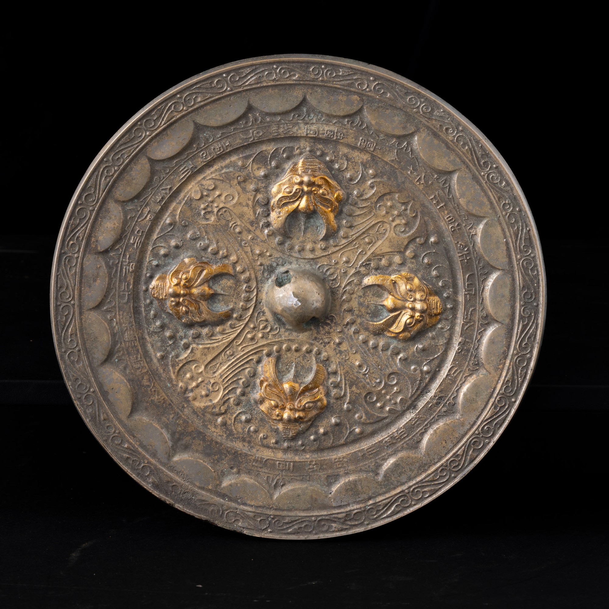 Cina, Quattro elementi in bronzo con decori a rilievo, XX secolo
