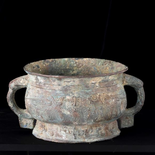 Vaso Gui in bronzo in stile arcaico, Cina, XX secolo