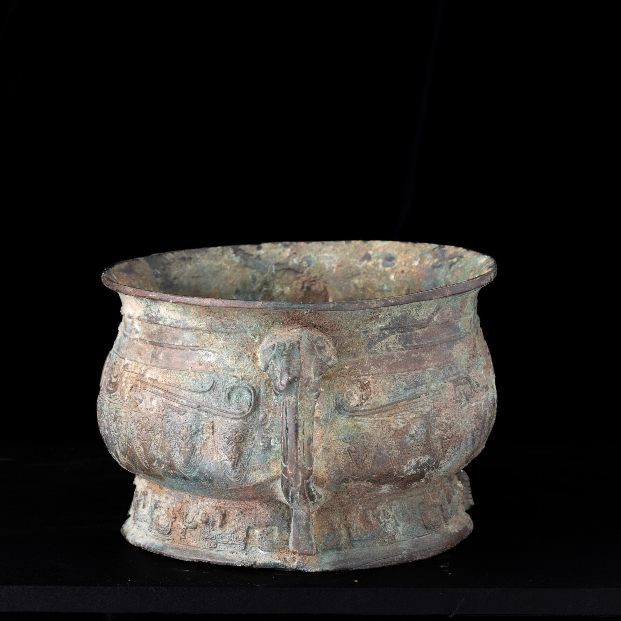 Cina, Vaso Gui in bronzo in stile arcaico (XX secolo), alt. 12 cm