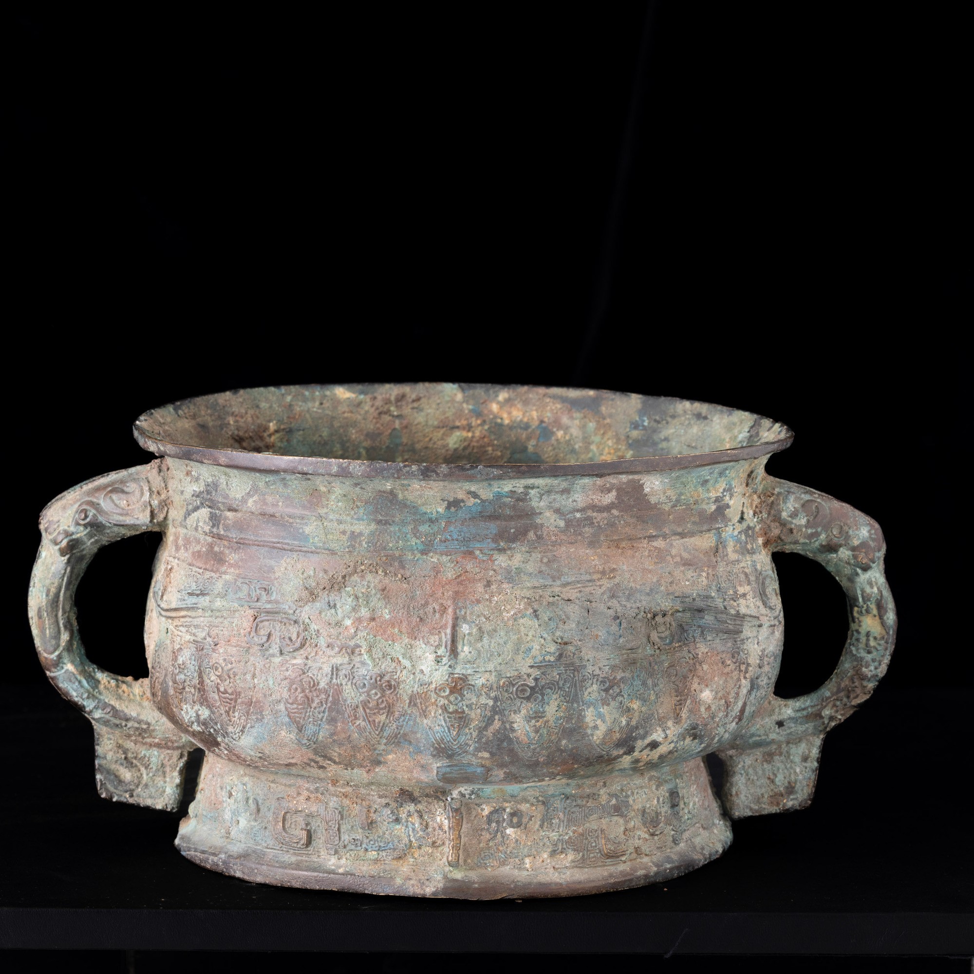 Cina, Vaso Gui in bronzo in stile arcaico (XX secolo), alt. 12 cm