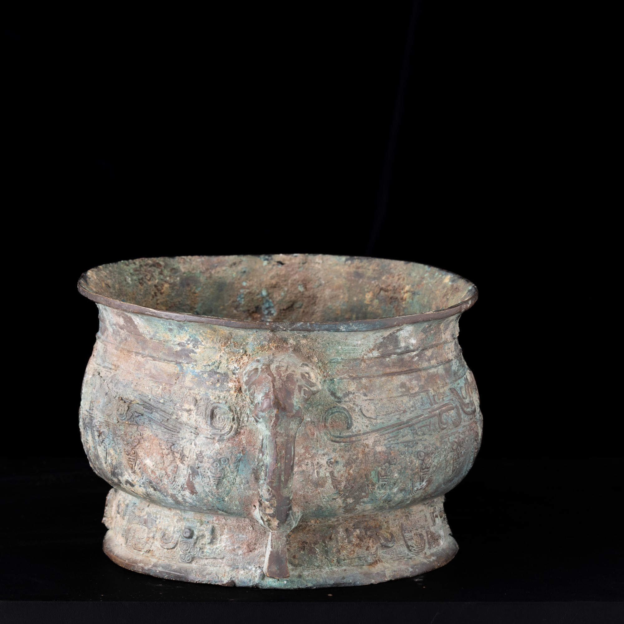 Cina, Vaso Gui in bronzo in stile arcaico (XX secolo), alt. 12 cm