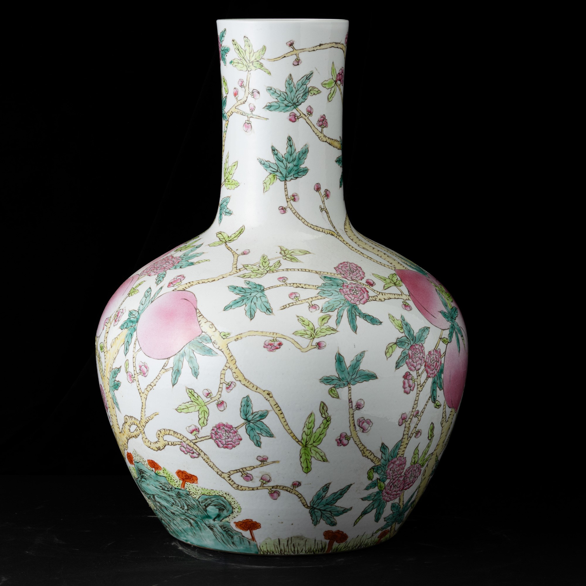 Vaso in porcellana, Famiglia Rosa, pesche e decorazioni floreali, Cina (Repubblica)