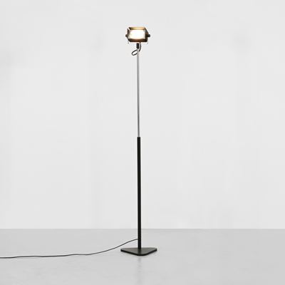 Lampada da terra in metallo cromato e laccato