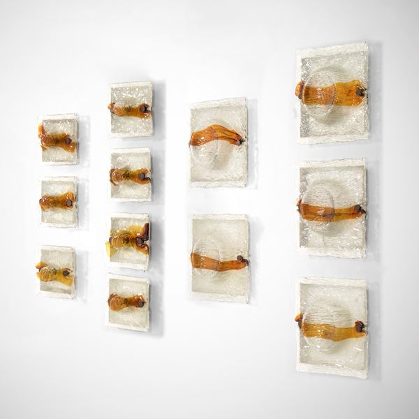 Dodici lampade da parete