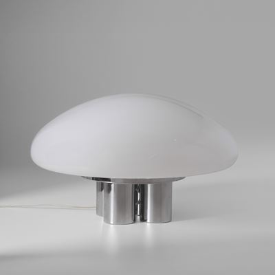 Lampada da tavolo modello Magnolia, metallo cromato e vetro opalino
