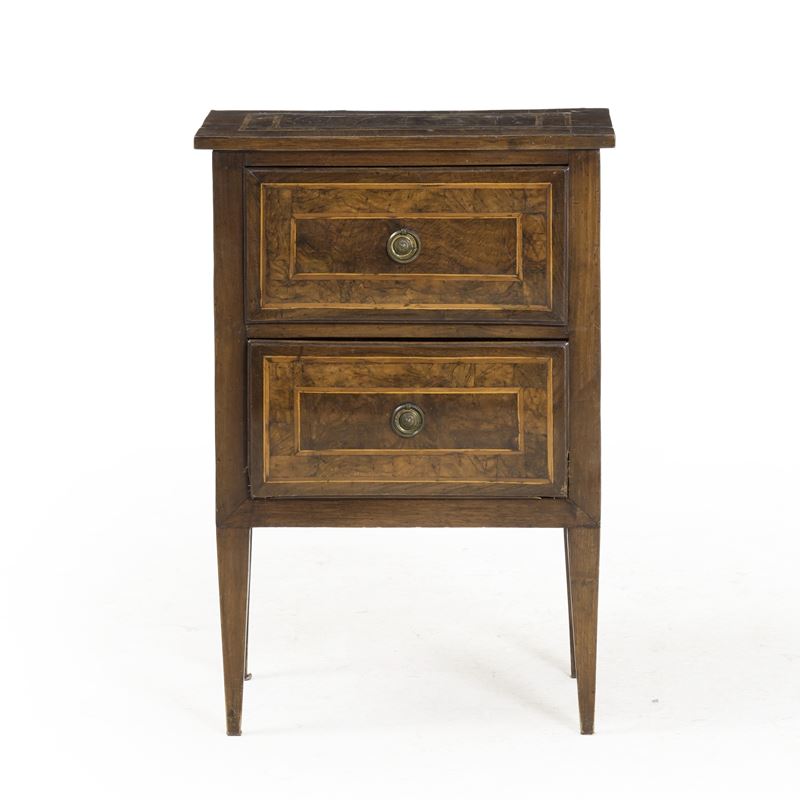 Comodino Luigi XVI. Fine XVIII-inizio XIX secolo  - Asta Antiquariato - Cambi Casa d'Aste