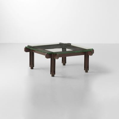 Tavolo basso con piano in cristallo molato
