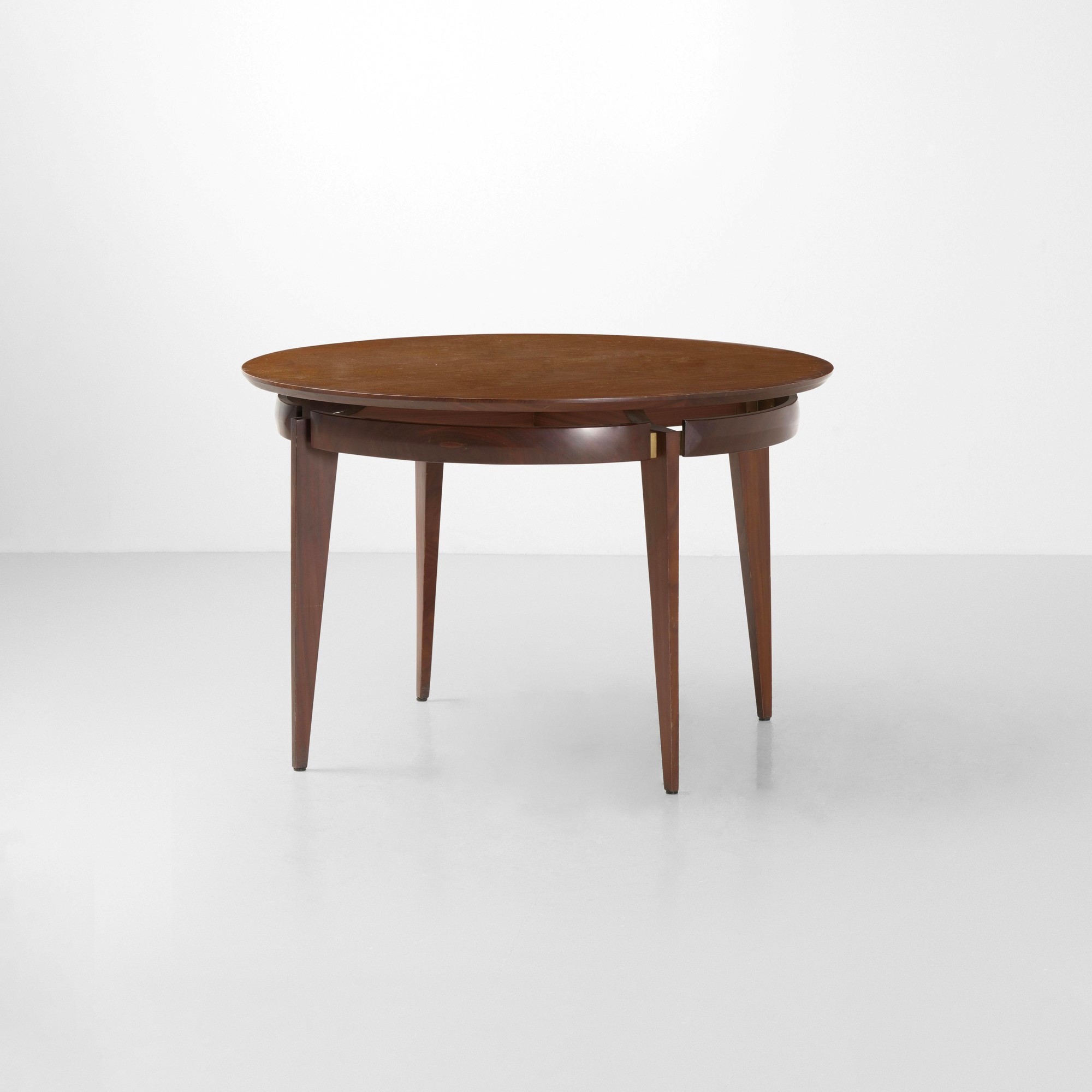 Tavolo, struttura in legno e legno impiallacciato con dettagli in ottone (produzione italiana, ca...