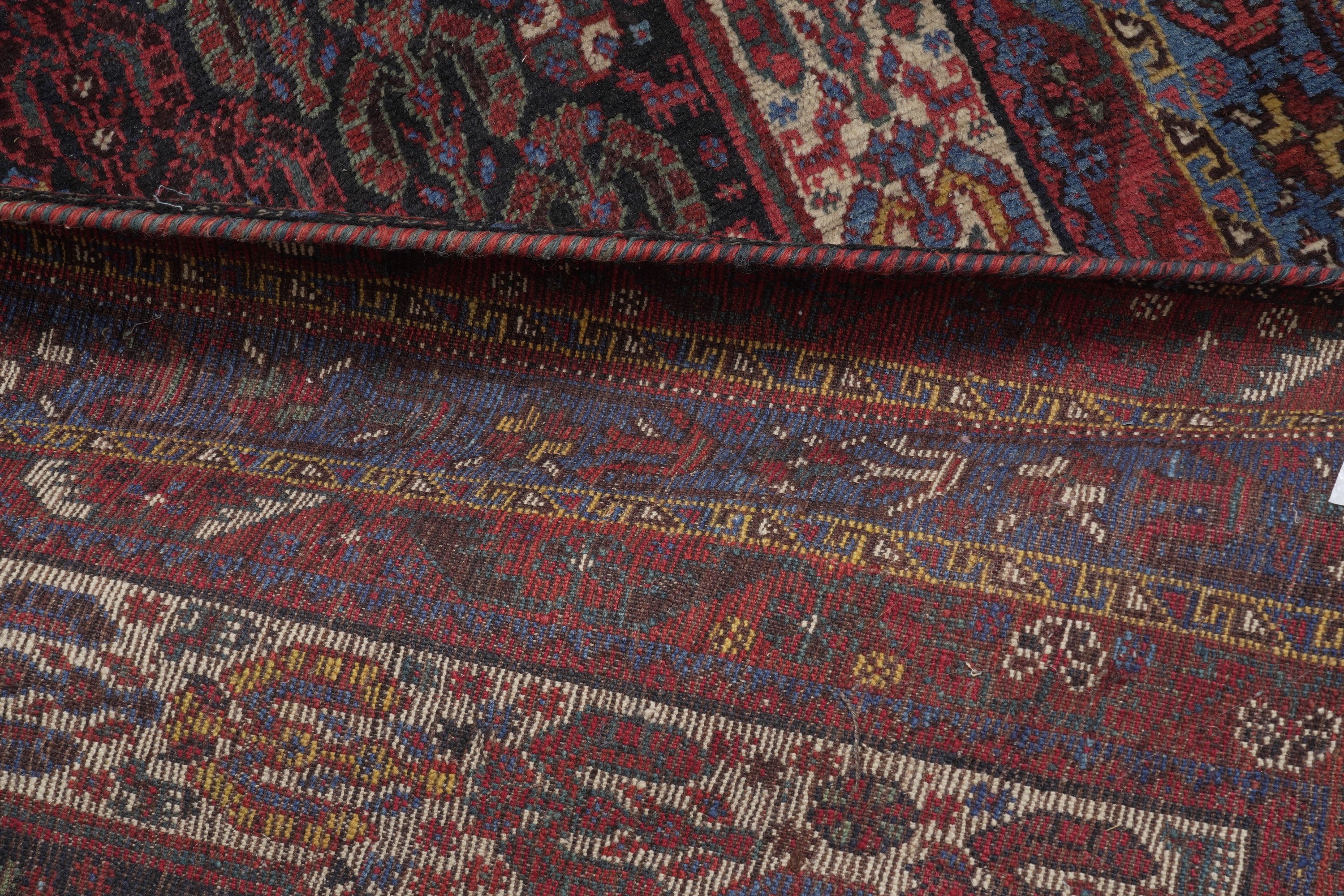Tappeto sud Persia, fine XIX secolo, dimensioni cm 217 x 280