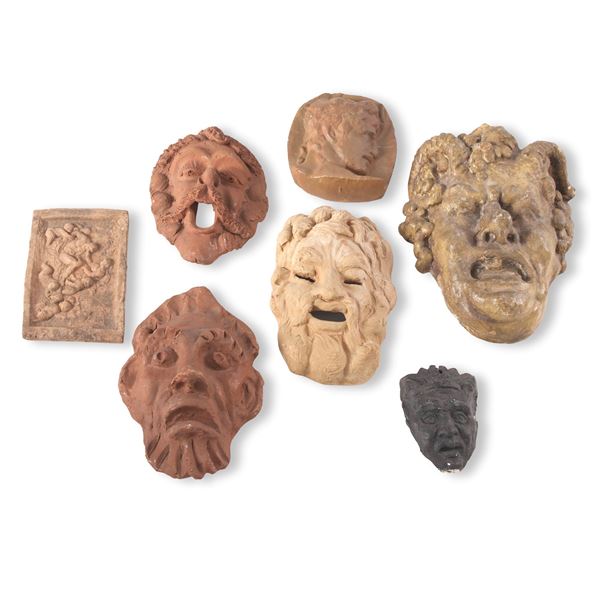 Lotto di elementi decorativi in terracotta. XX secolo