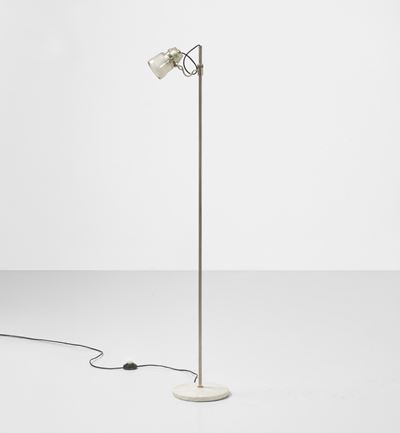 Lampada da terra a struttura in metallo nichelato con diffusore in vetro satinato e base in marmo