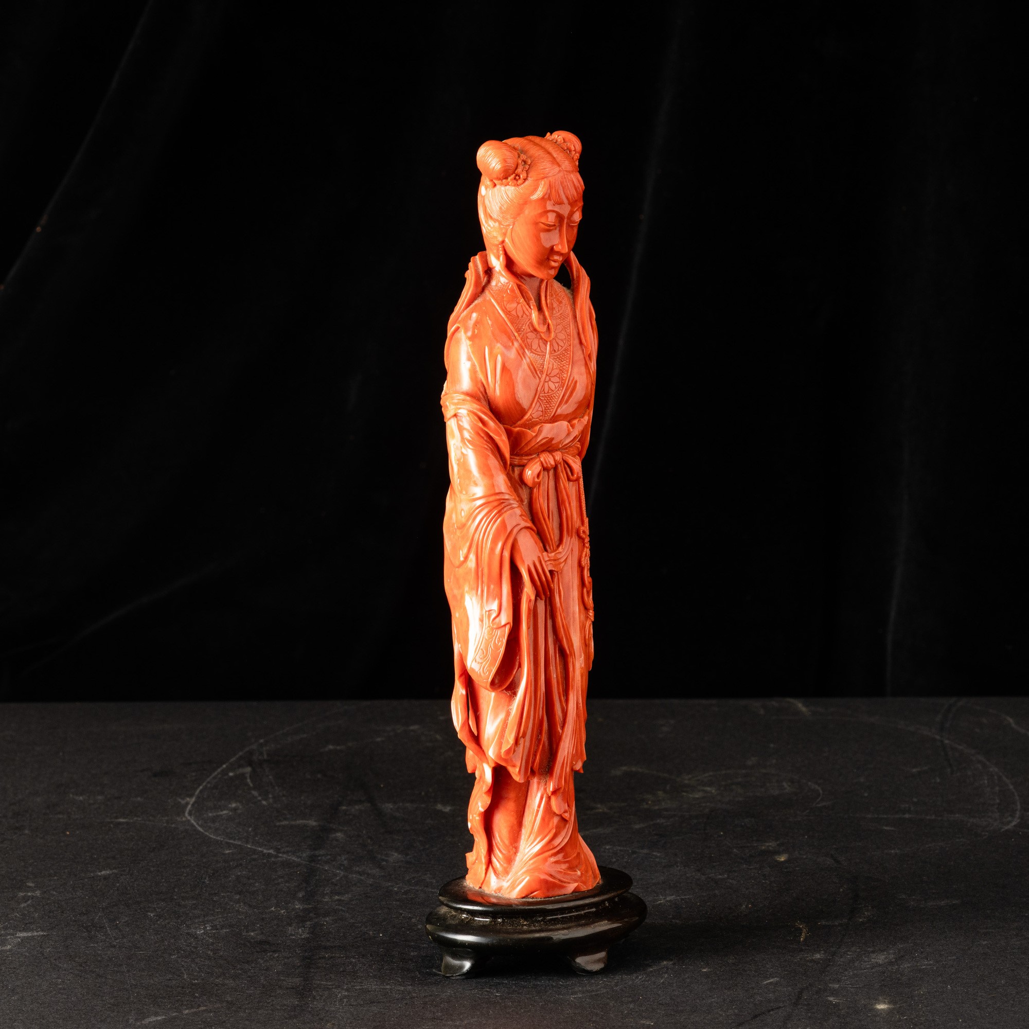 Guanyin, Figura scolpita in corallo, Cina, Dinastia Qing, XIX secolo