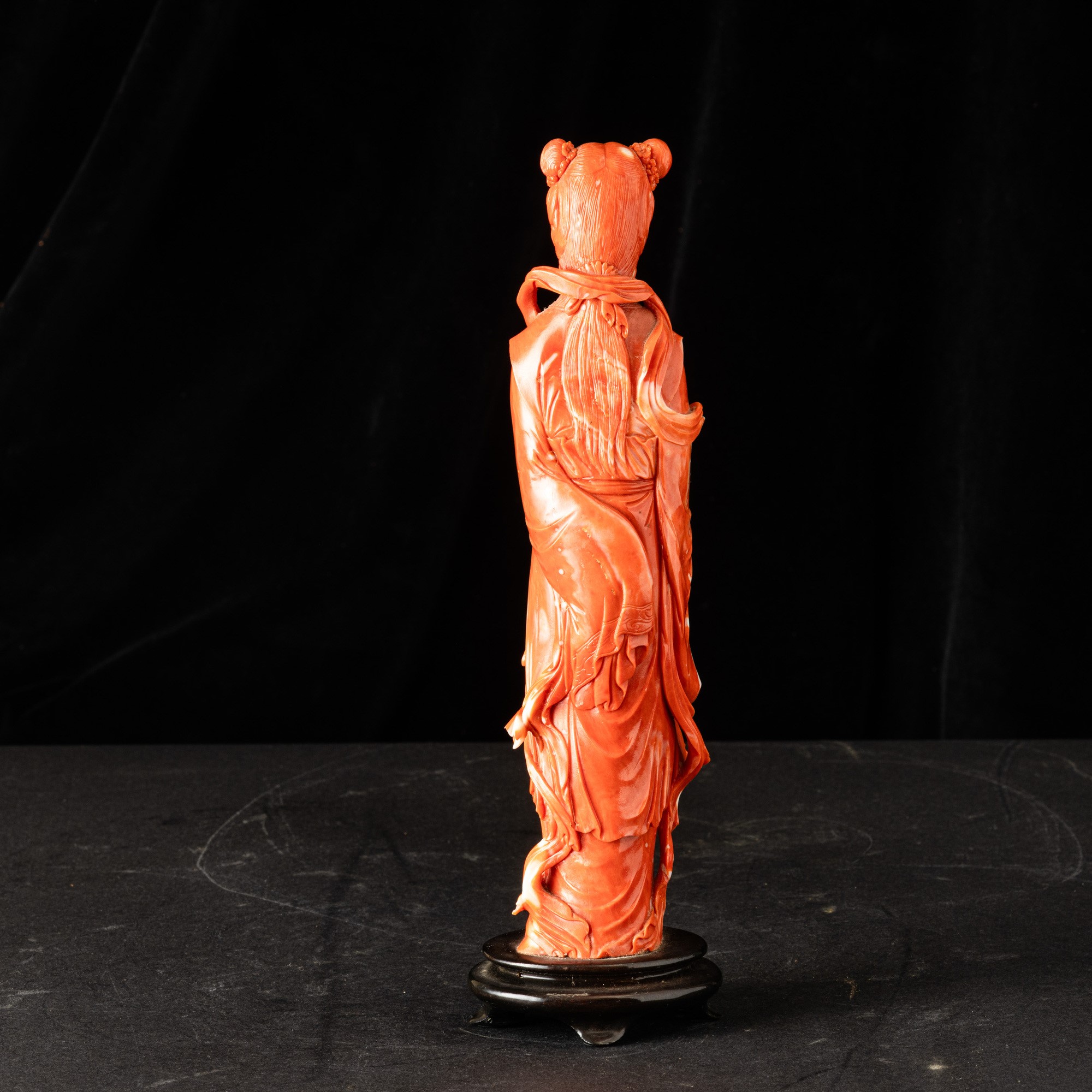 Guanyin, Figura scolpita in corallo, Cina, Dinastia Qing, XIX secolo