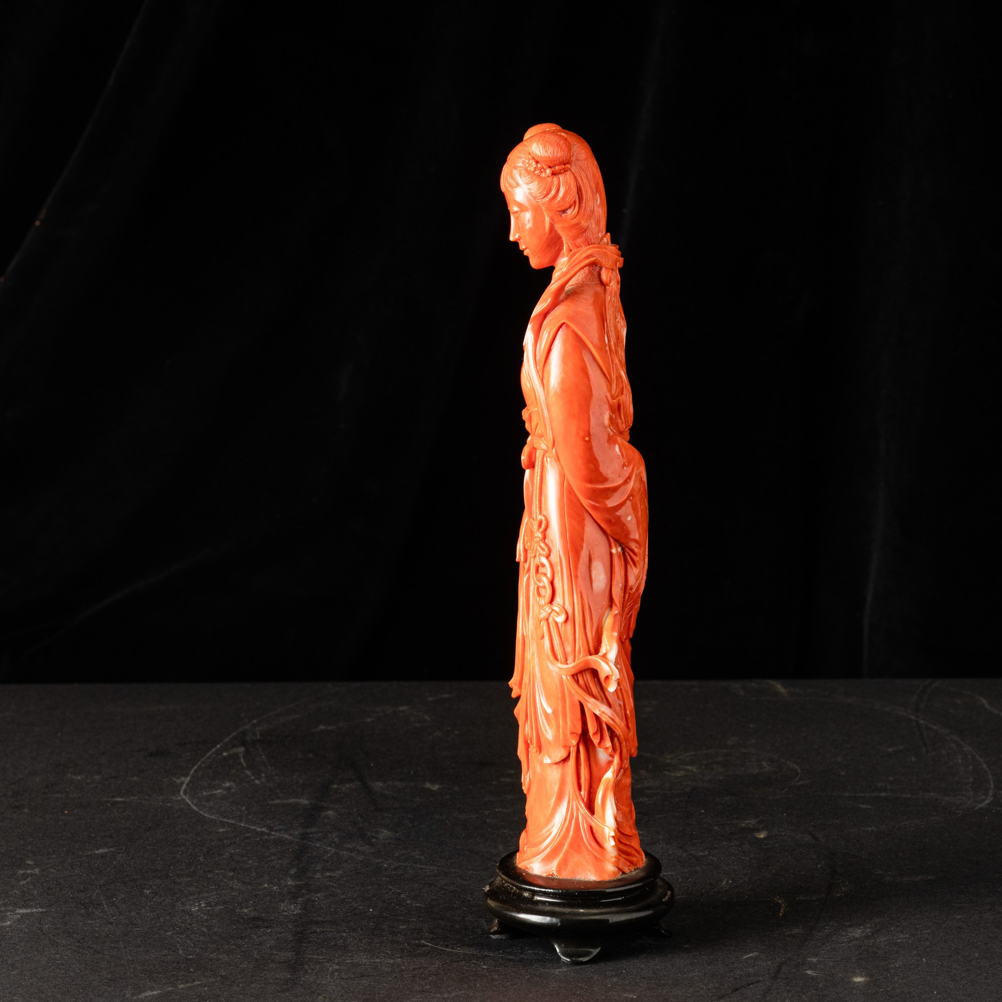 Guanyin, Figura scolpita in corallo, Cina, Dinastia Qing, XIX secolo