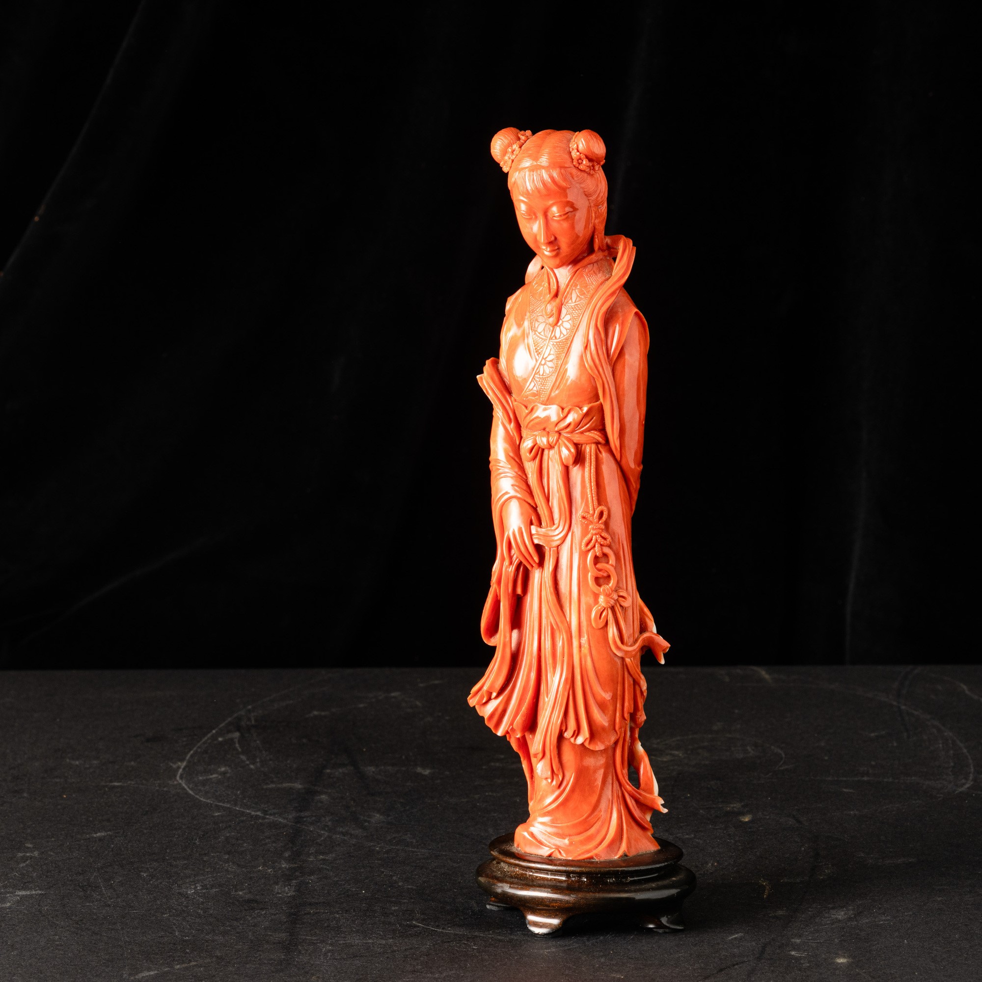 Guanyin, Figura scolpita in corallo, Cina, Dinastia Qing, XIX secolo