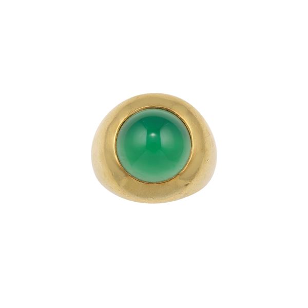 Green chalcedony and gold ring