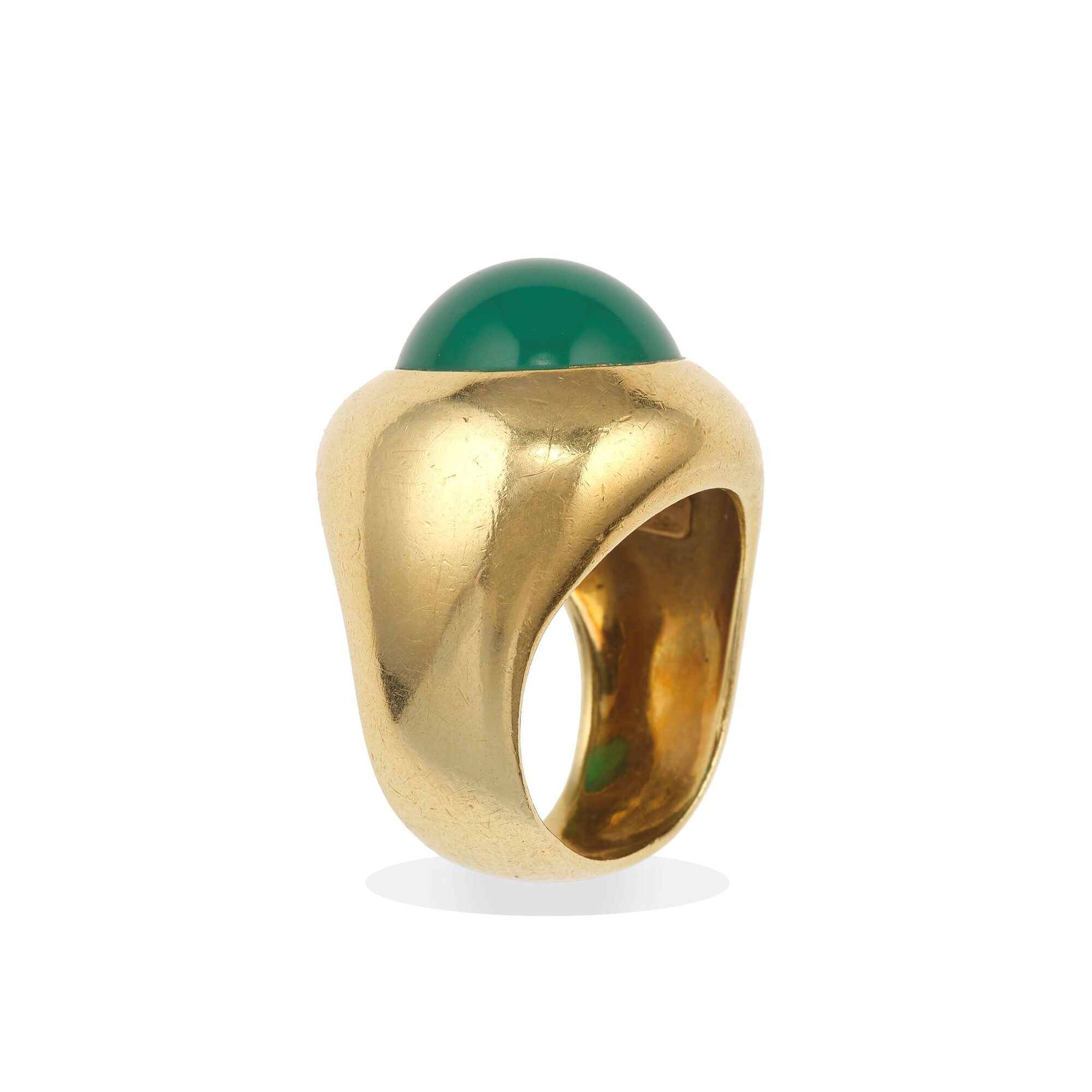Anello con calcedonio verde, montatura in oro giallo 750/1000
