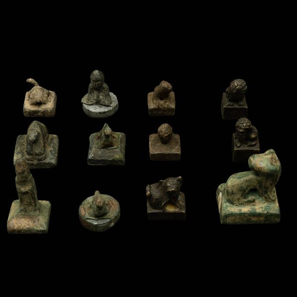Lotto composto da dodici sigilli in bronzo, Cina