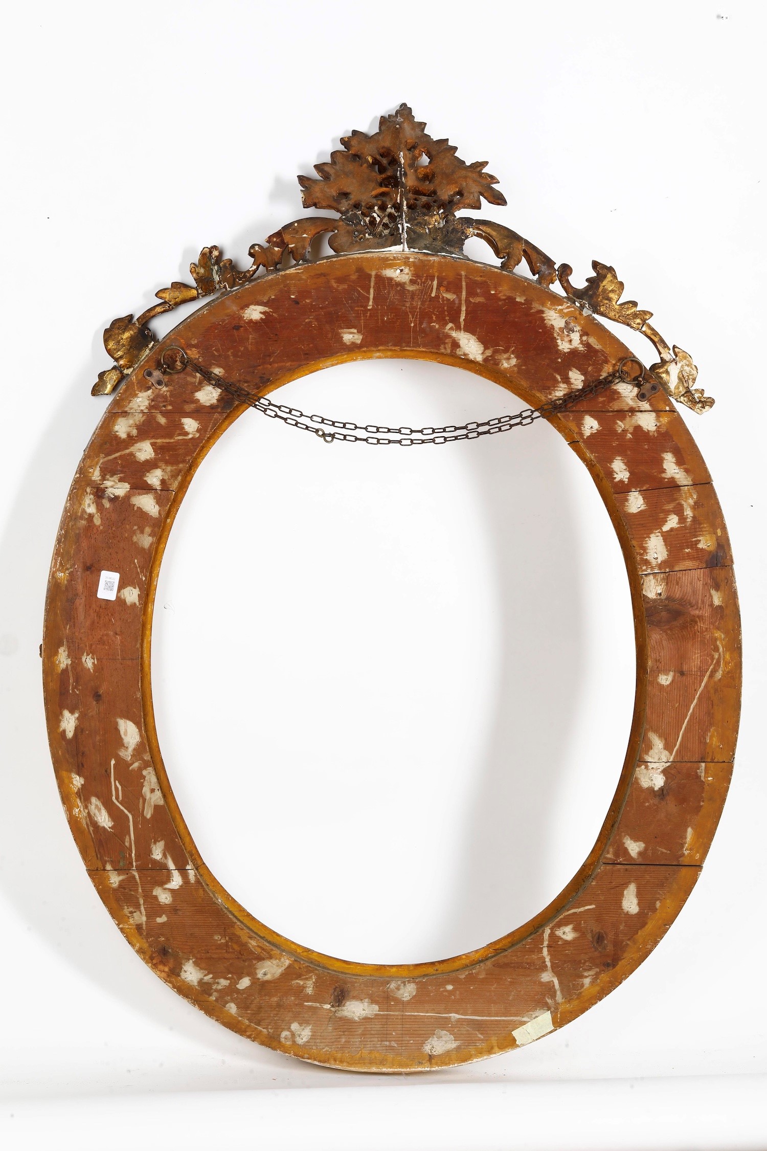 Cornice ovale dorata con cimasa decorata a fiori e foglie,  XIX secolo