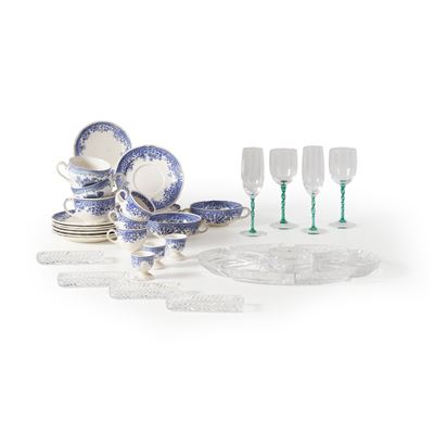 Lotto misto di vasellame in porcellana (Villeroy & Boch) e oggetti in vetro