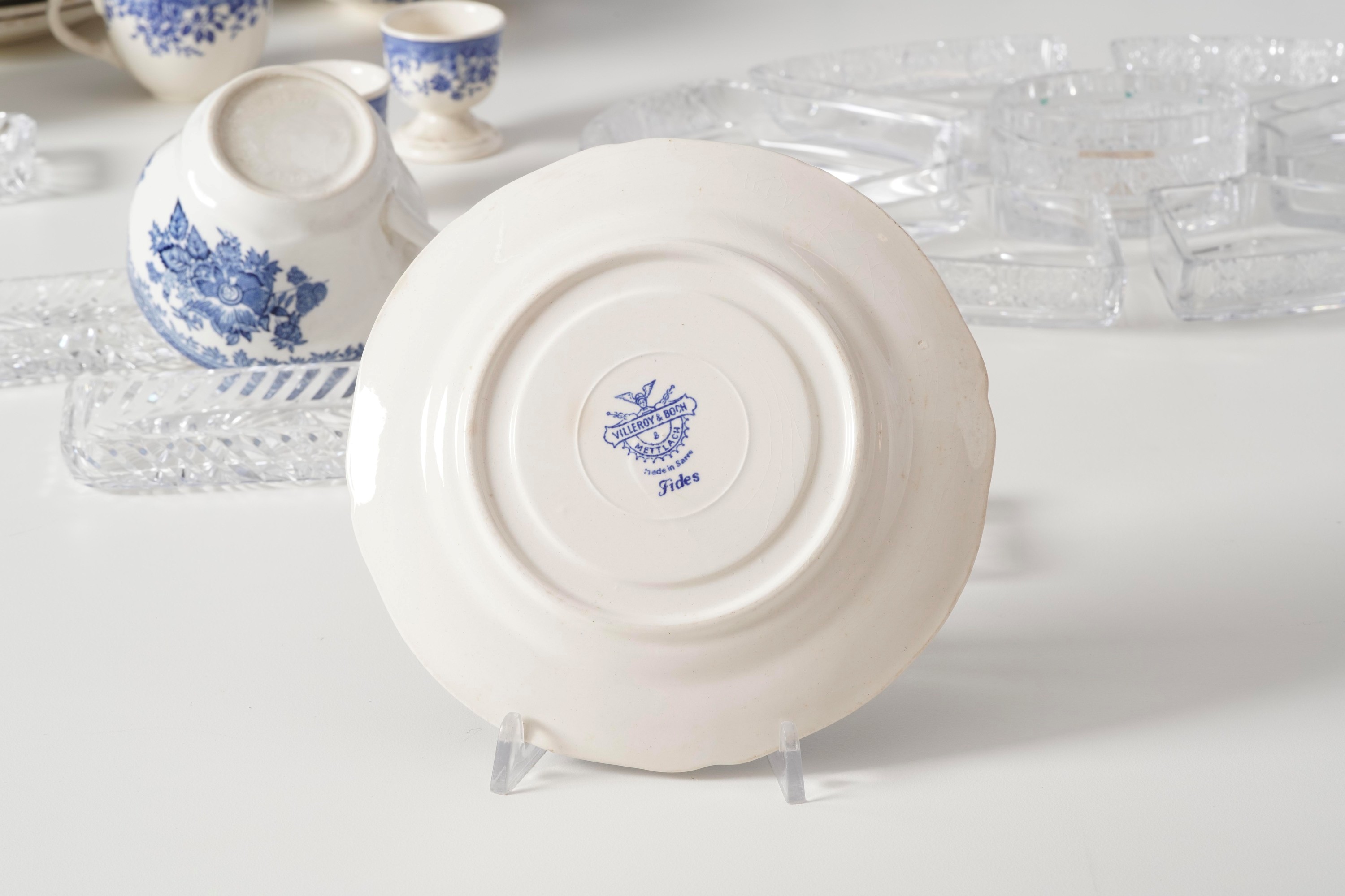 Lotto misto di vasellame in porcellana (Villeroy & Boch) e oggetti in vetro