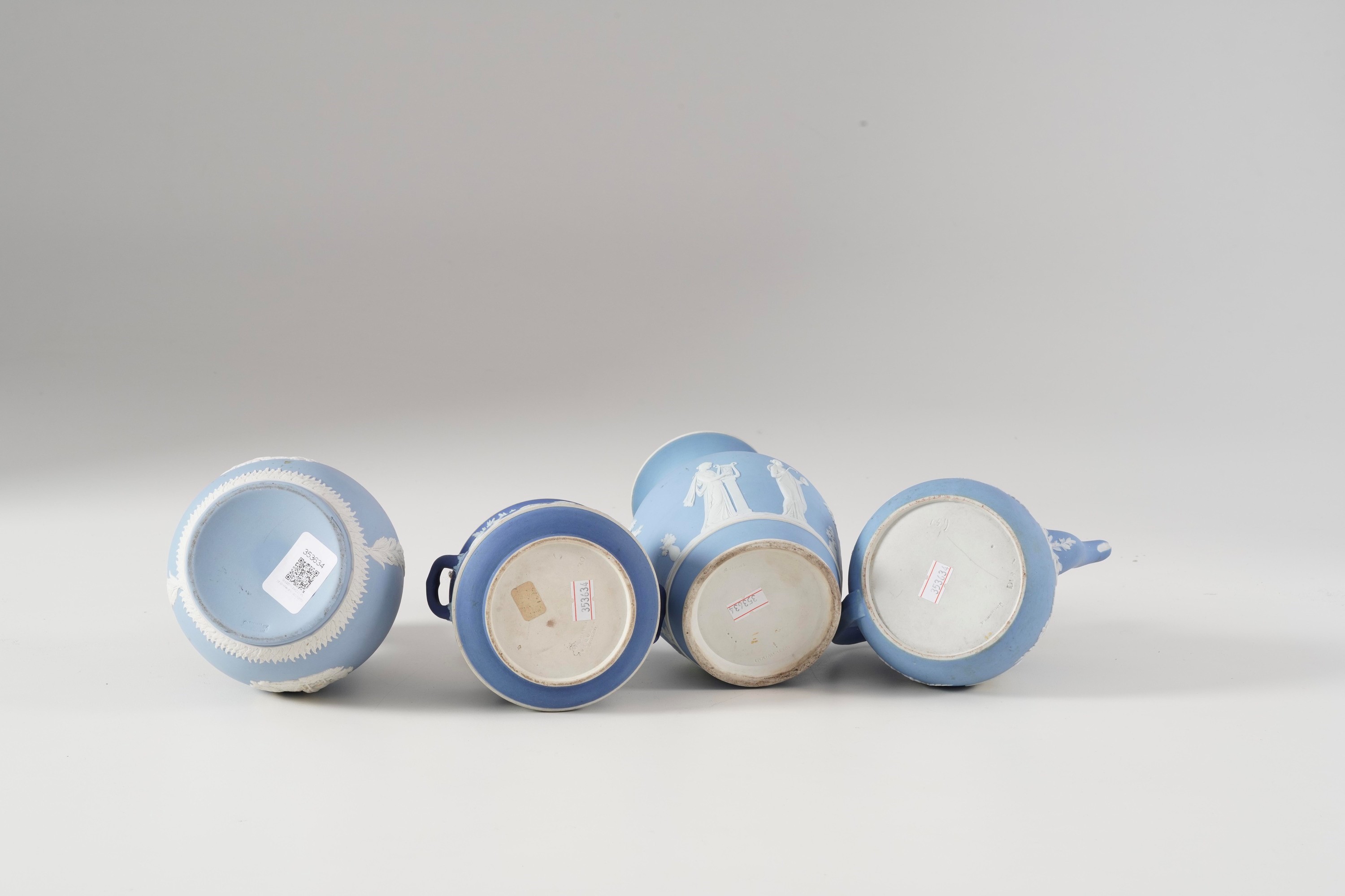 Wedgwood, Quattro pezzi in jasperware azzurro