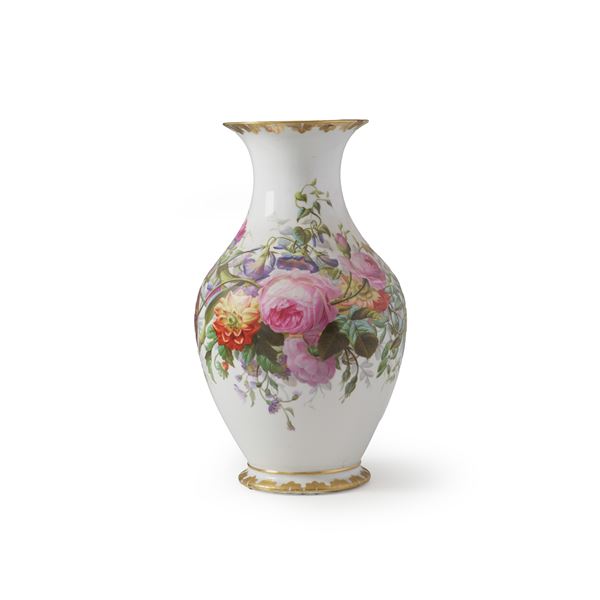 Grande vaso in porcellana tipo vecchia Parigi con decoro di fiori policromi