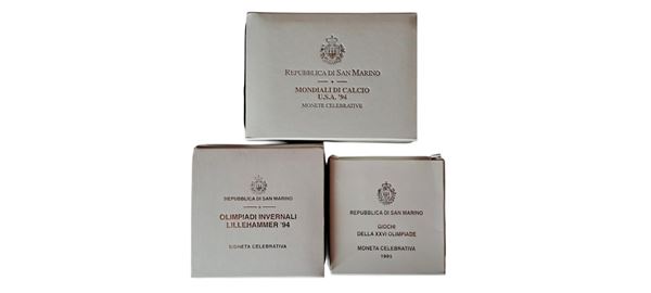 San Marino 1994-1995: tre cofanetti contenenti 4 monete Fondo Specchio (proof) in argento. 