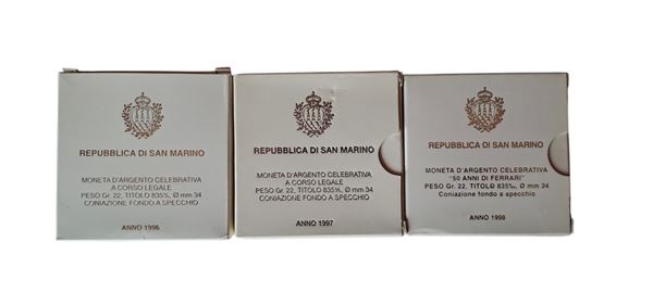 San Marino 1996-1998: tre cofanetti contenenti altrettante monete Fondo Specchio (proof) in argento.