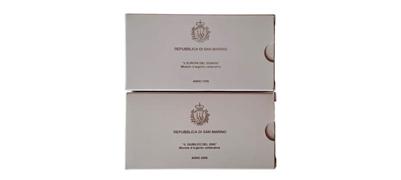 San Marino 1999-2000: due cofanetti contenenti 4 monete Fondo Specchio (proof) in argento.
