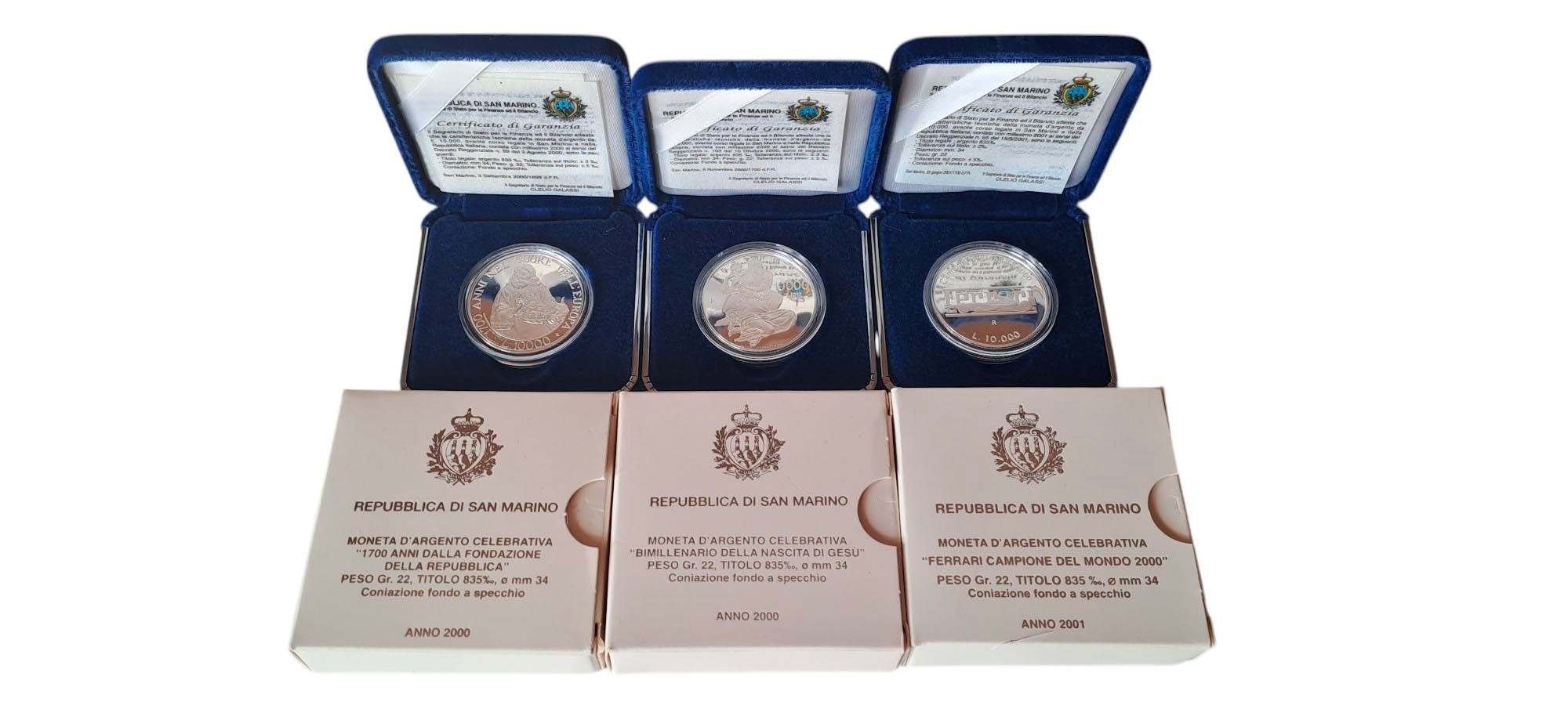 San Marino 2000-2001: tre cofanetti contenenti altrettante monete Fondo Specchio (proof) in argen...
