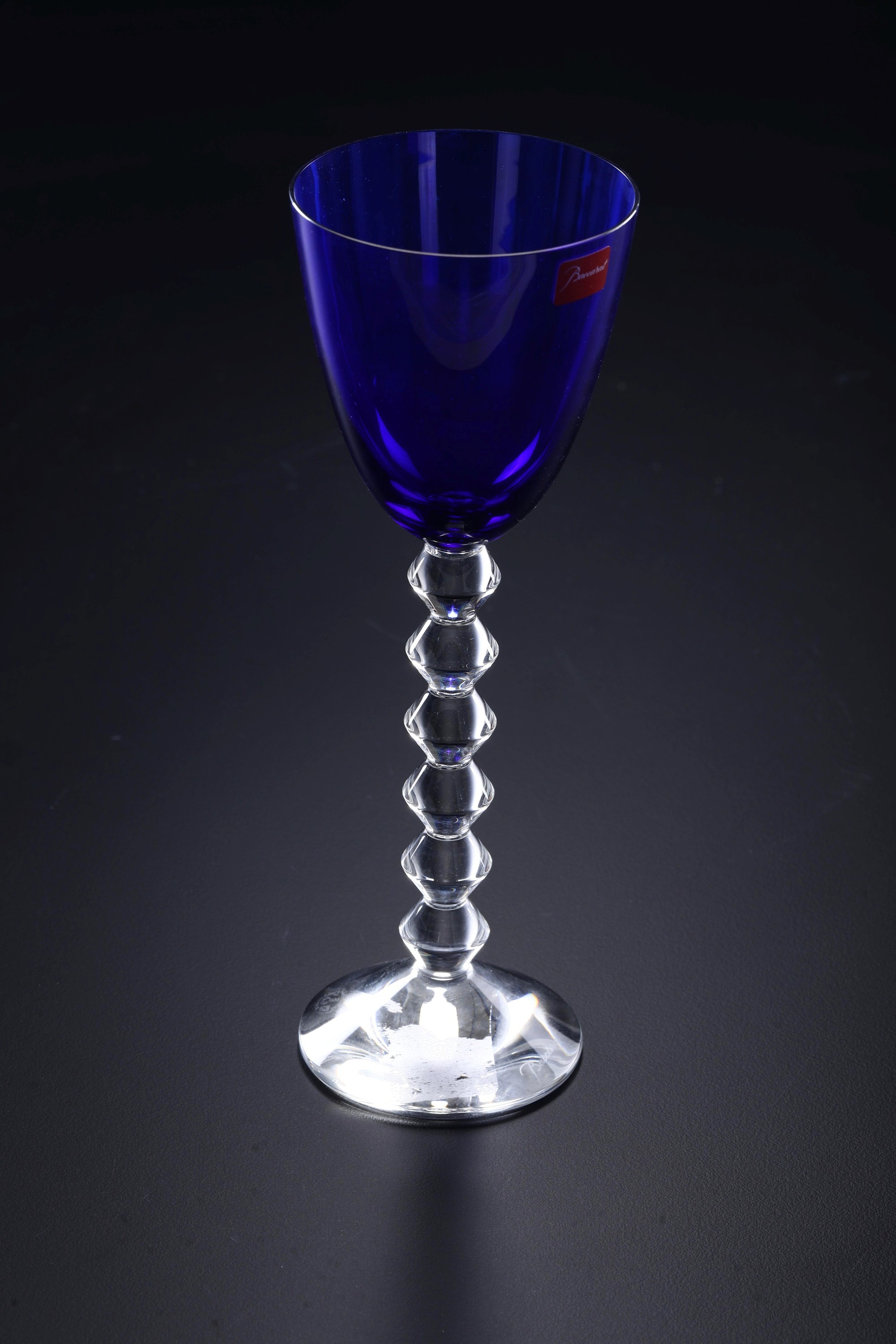 Calice “Vega”. Francia, Manifattura Baccarat, XX secolo. Designer: Savinel Roze.