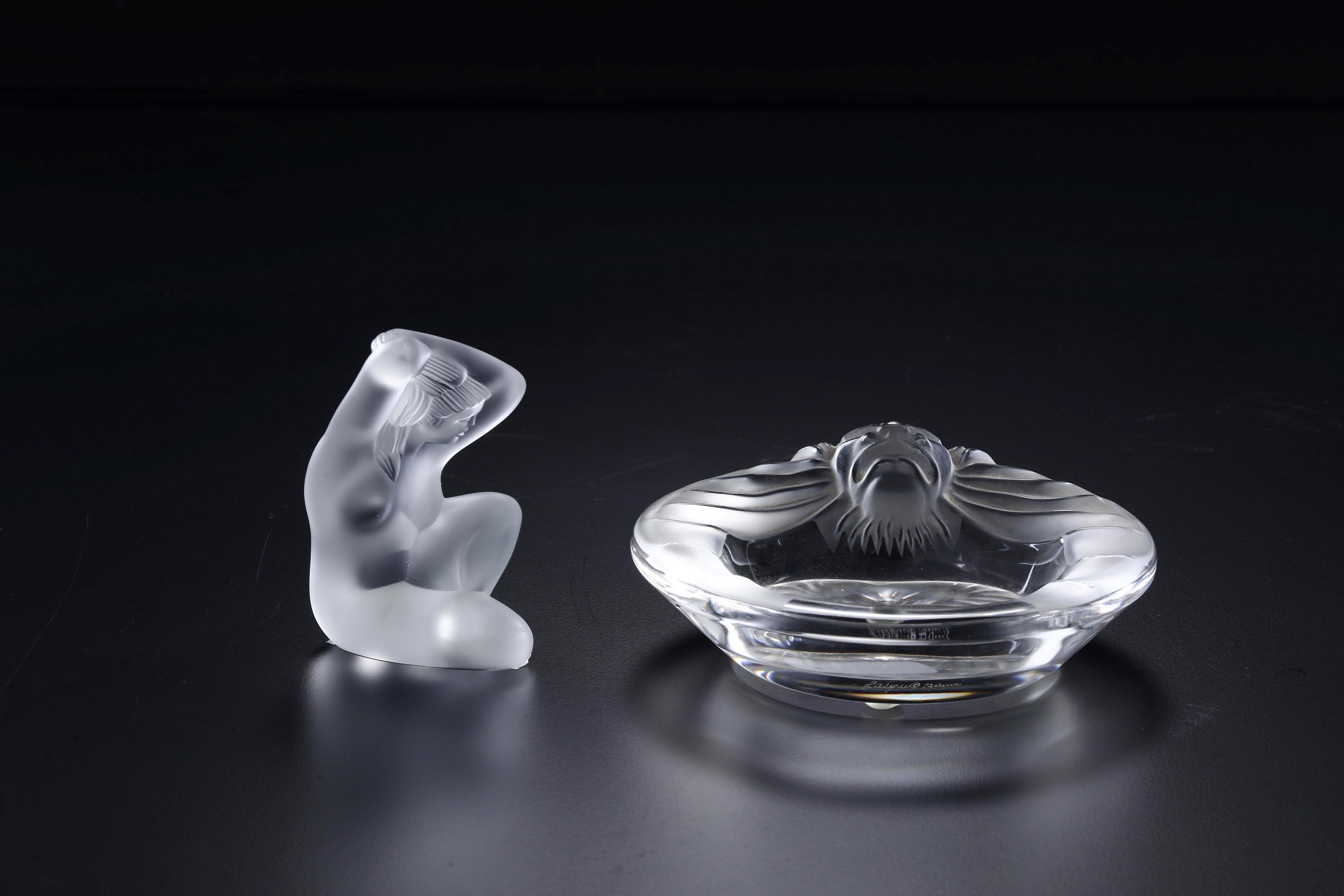 Manifattura Lalique, Posacenere con figurina, cristallo trasparente e opaco (XX secolo)