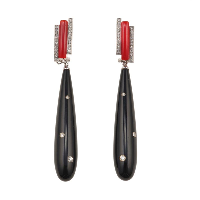 Pair of diamond, coral, onyx and gold earrings  - Auction Fine Jewellery - Cambi Casa d'Aste
