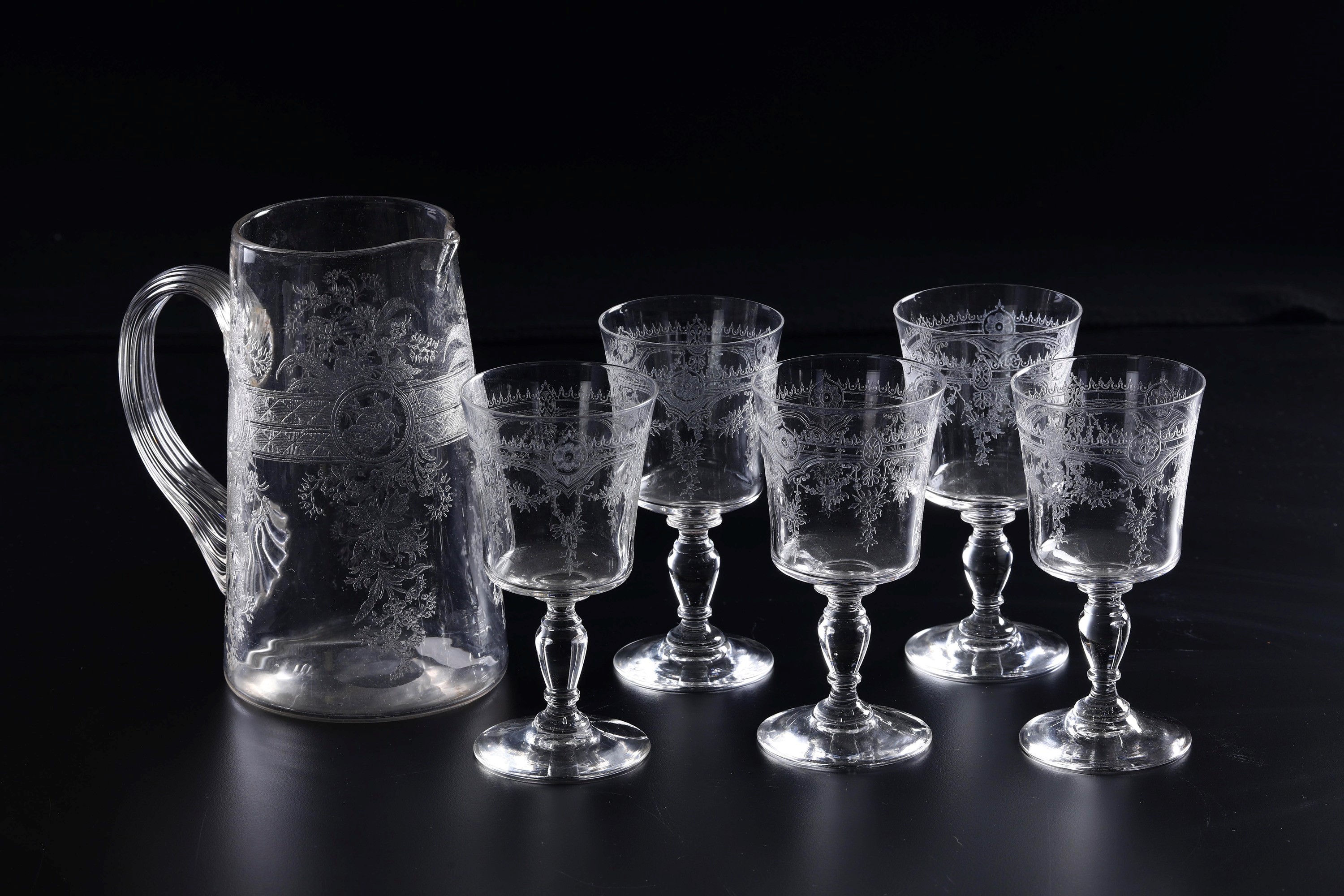 Cristallo inciso all’acido, Cinque calici e una brocca, circa 1900