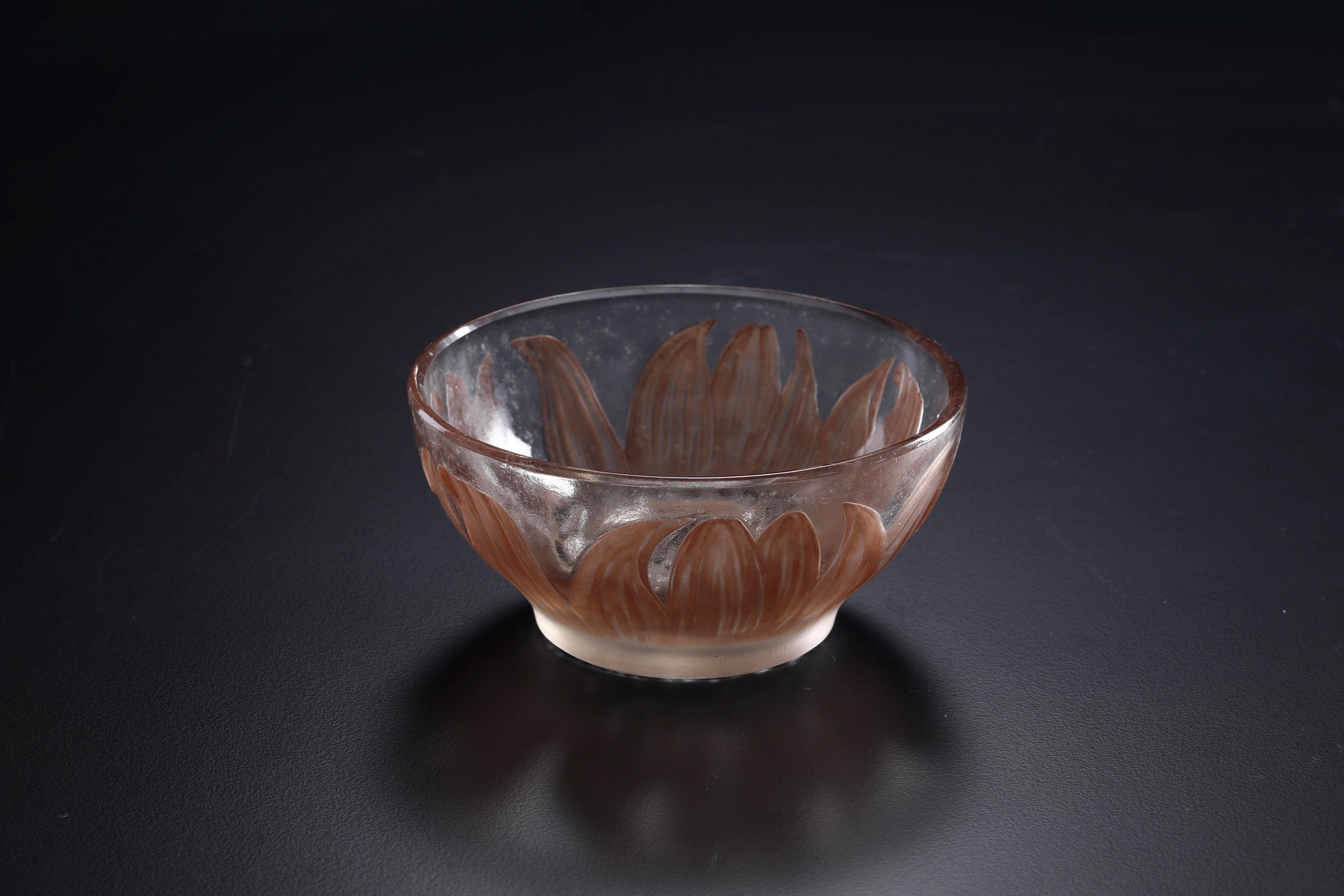 Ciotolina "Fleur". Francia, Manifattura R. Lalique, XX secolo. Modello del 1912 circa.