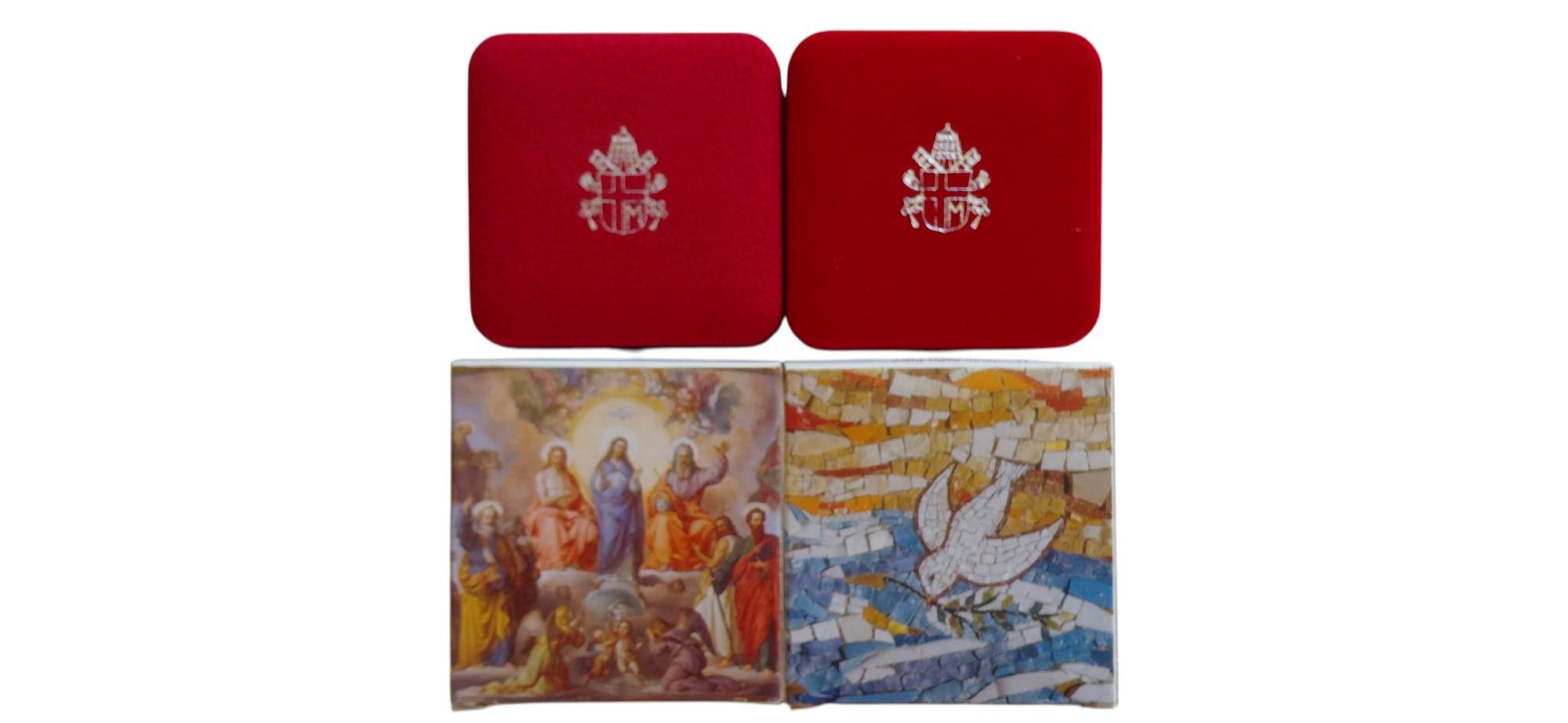 Vaticano 2004: 2 cofanetti celebrativi da 5 + 10 Euro in argento Fondo Specchio (proof).