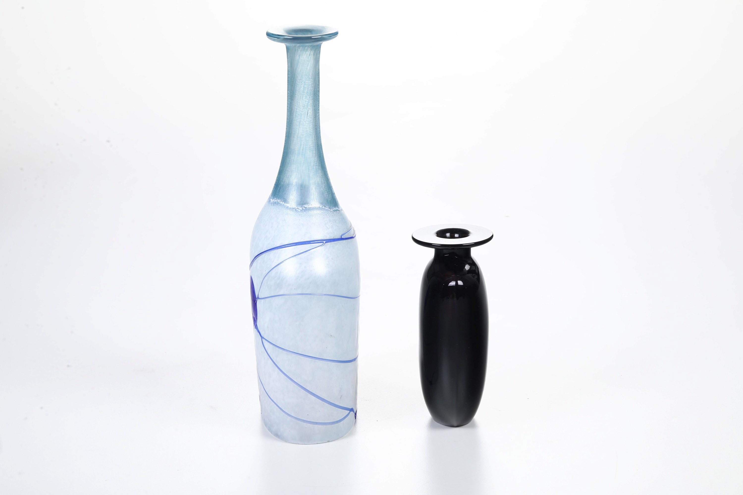 Lotto di due vasi Kosta Boda (Kjell Engman e Bertil Vallien galaxy blue)