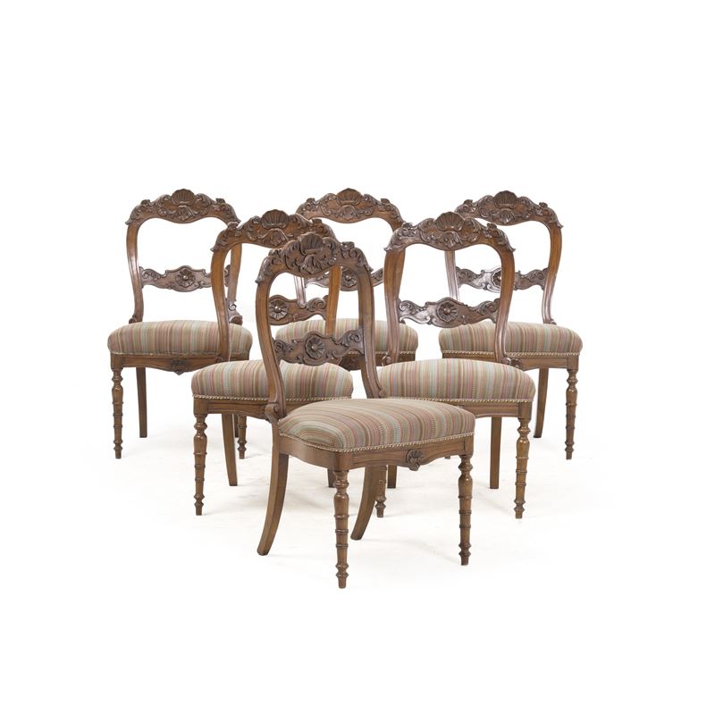 Gruppo di sei sedie in legno intagliato. XIX-XX secolo  - Asta Antiquariato - Cambi Casa d'Aste
