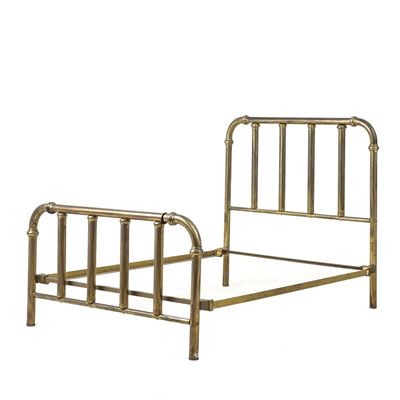 Letto in ottone dorato, struttura in ottone e dimensioni 206x137x137 cm