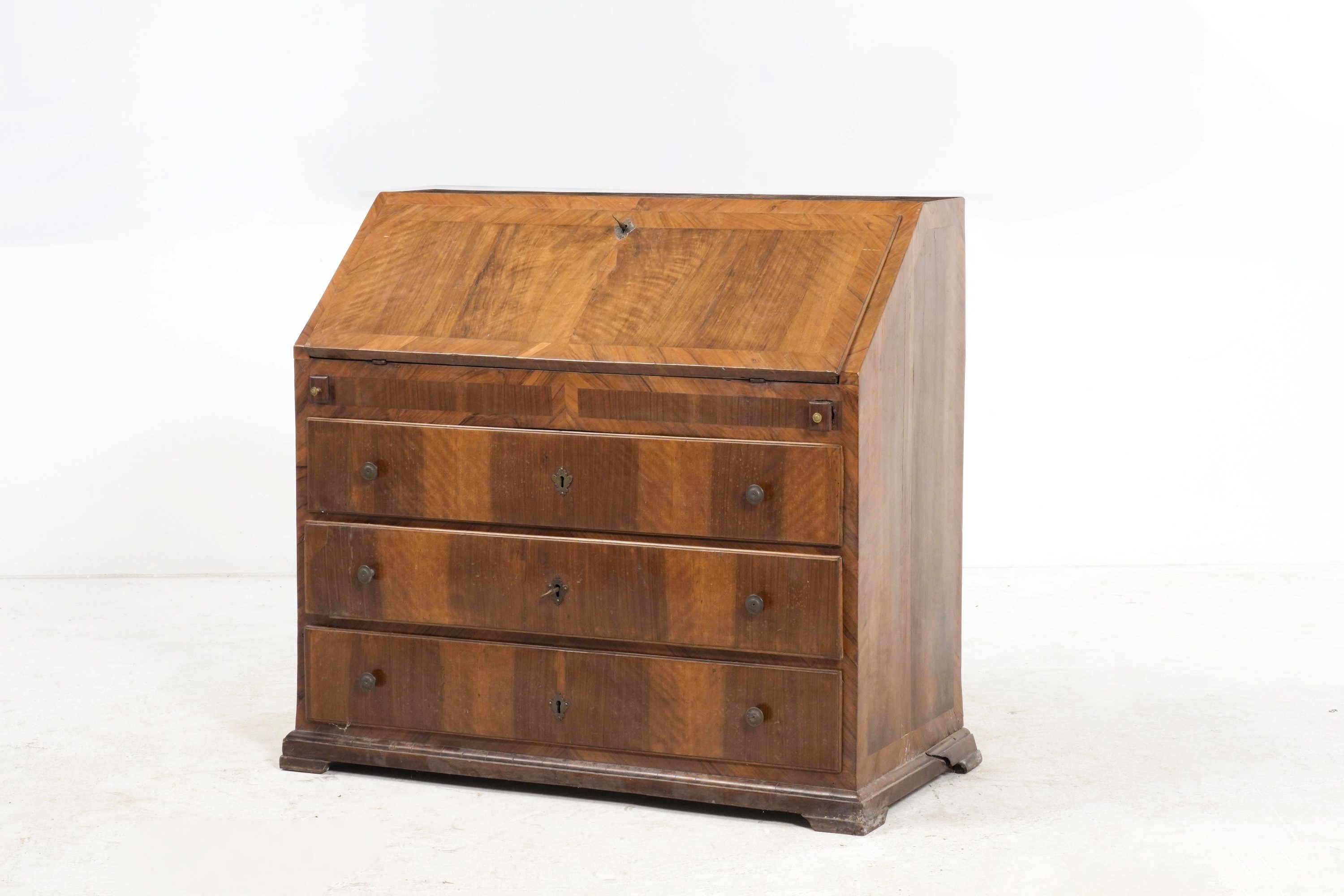 Ribalta in legno lastronato. XIX secolo