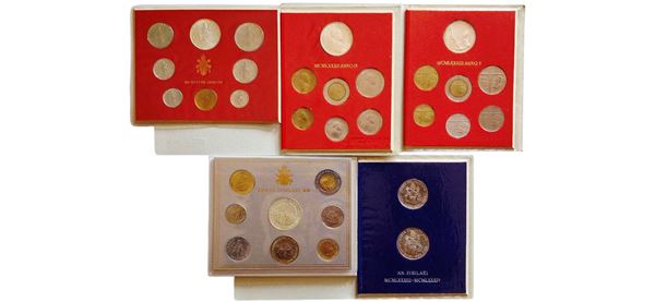 Vaticano 1977-2000: lotto composto da 4 divisionali Lire FdC e dal dittico Anno Santo 1983-1984.