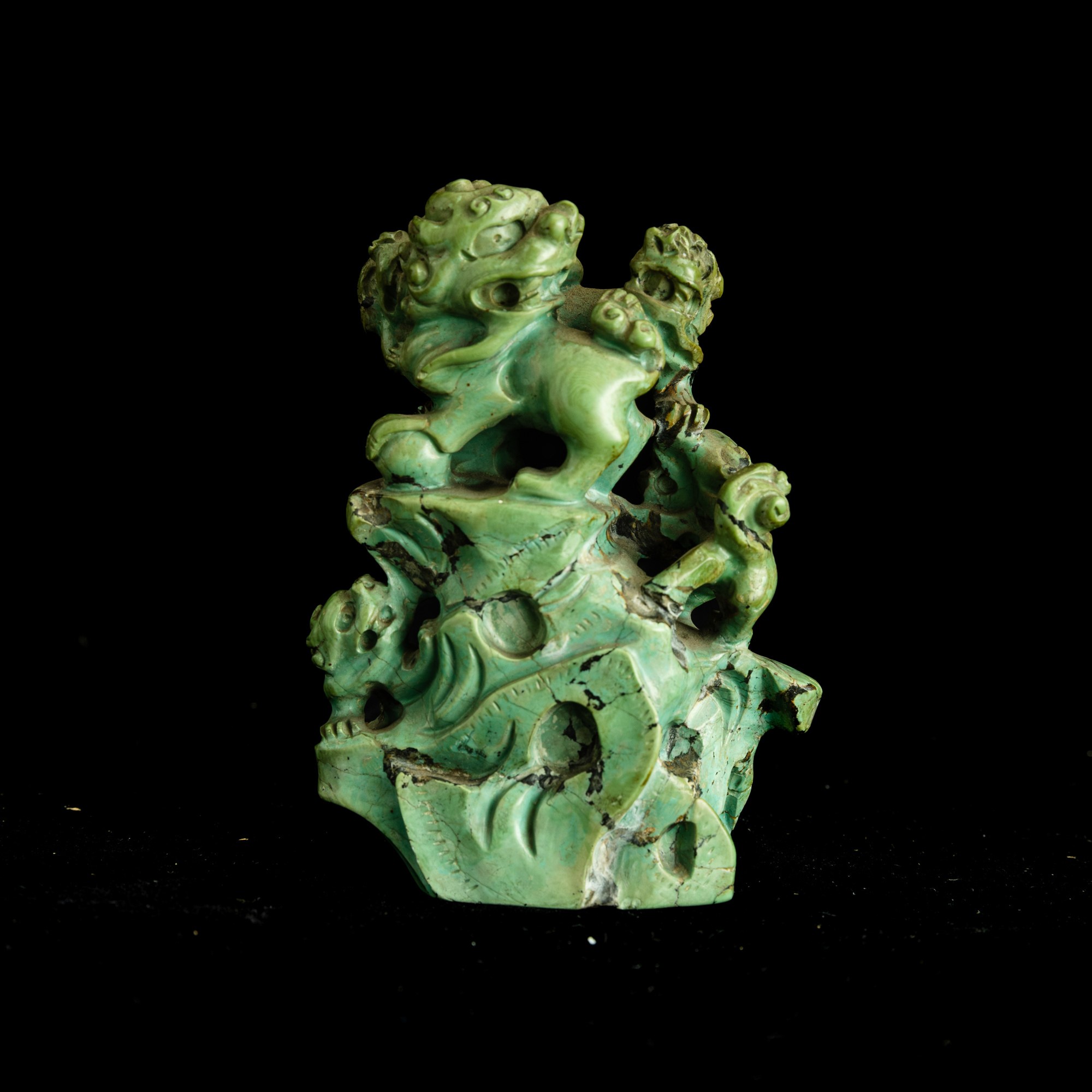 Leoni scolpiti, in turchese naturale, Cina, Dinastia Qing, XIX secolo