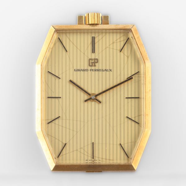Orologio da tasca ottagonale in oro giallo 18k, quadrante champagne tapestry con indici applicati, carica manuale, con scatola originale<BR>37x29 mm, peso 23 g<BR>