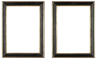 Coppia di cornici, legno intagliato dipinto e dorato, XVIII secolo