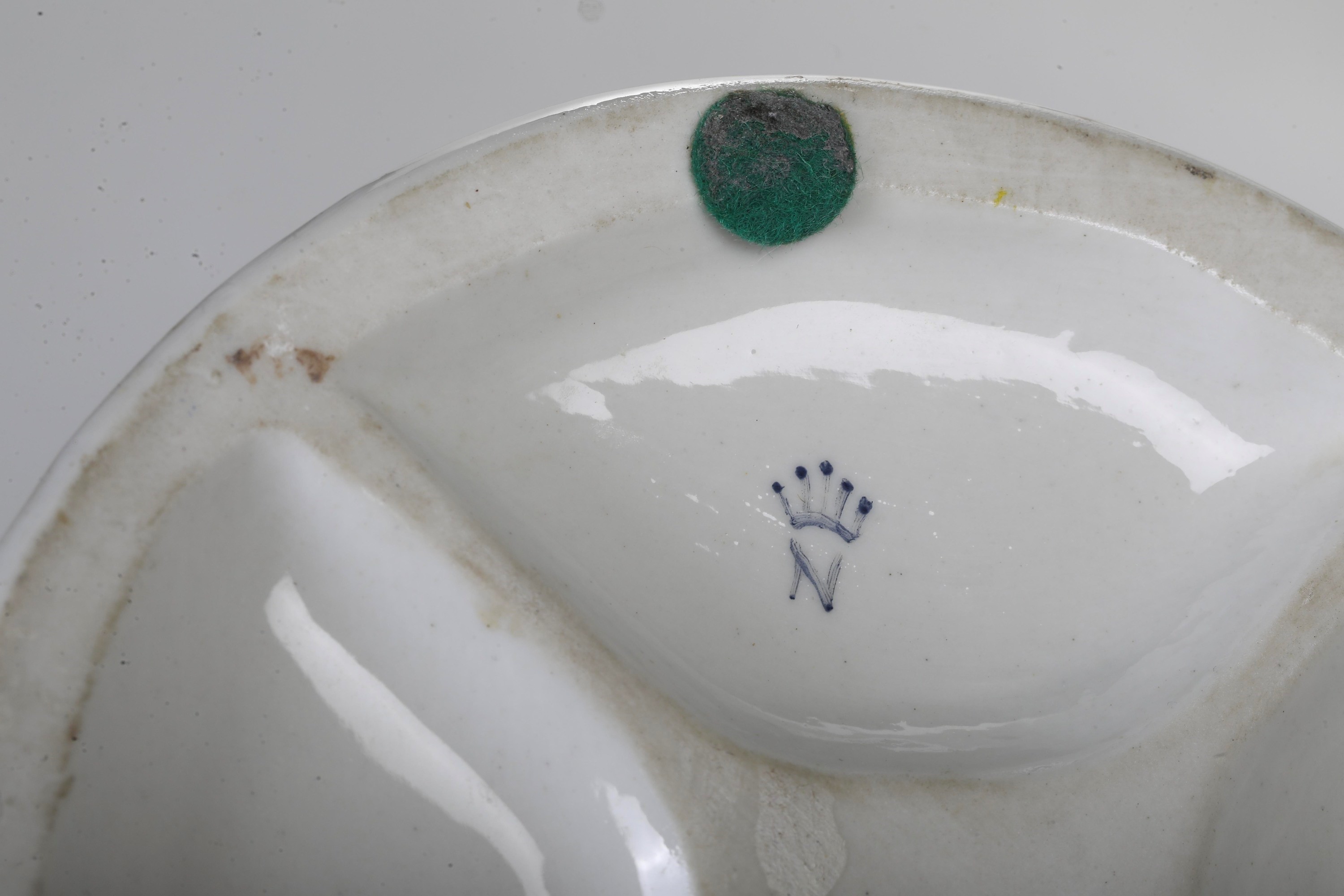 Manifattura Cappè di Milano, Coppia di candelieri con bimbi in porcellana,  XX secolo