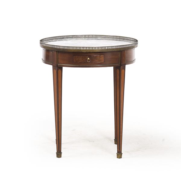 Tavolino tondo con piano in marmo. XIX secolo