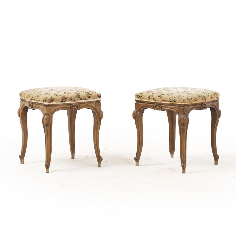 Coppia di panchetti in stile settecentesco. Fine XIX-inizi XX secolo  - Auction Antiques - Cambi Casa d'Aste