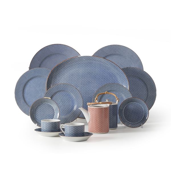 Servizio di piatti in porcellana. Cina XX-XXI secolo