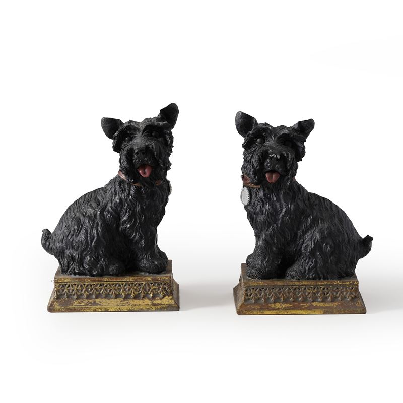 Coppia di fermalibri a foggia di Scottish terrier in resina  - Auction Antiques - Cambi Casa d'Aste